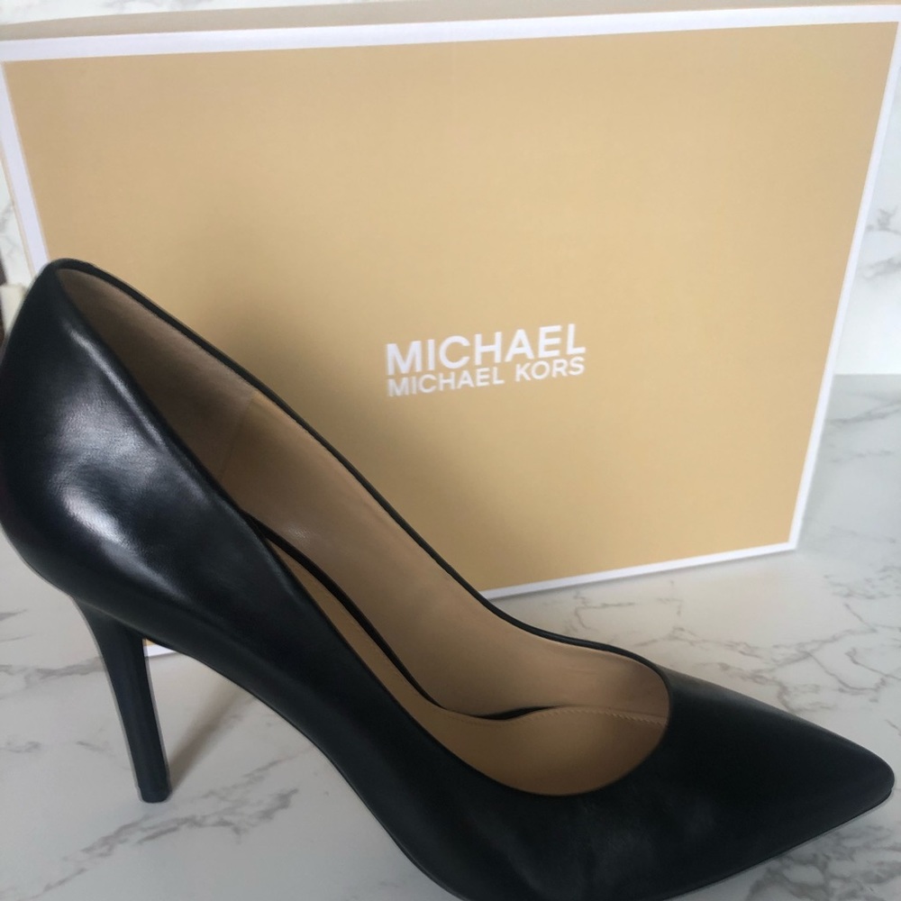 Michael Kors Claire leather pump size 10 (40) - never worn.